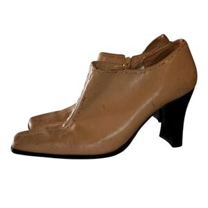 Chic Tan Women's Heels